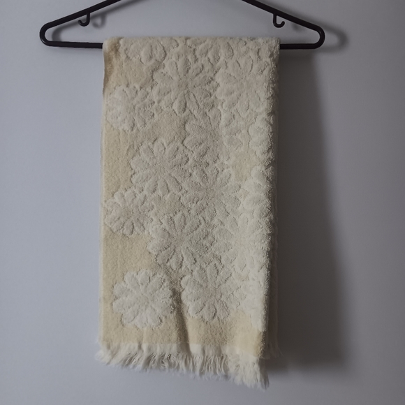 Vintage 60s 70s Cotton Daisy Motif Bath Towel - Picture 5 of 5